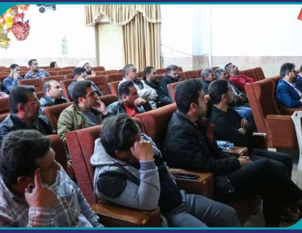 برگزاری کارگاه آموزشی آشنایی با ضوابط به روز ساخت خانه با مصالح بنایی برای متقاضیان نهضت ملی گروه ساخت انفرادی در شهرستان ابرکوه