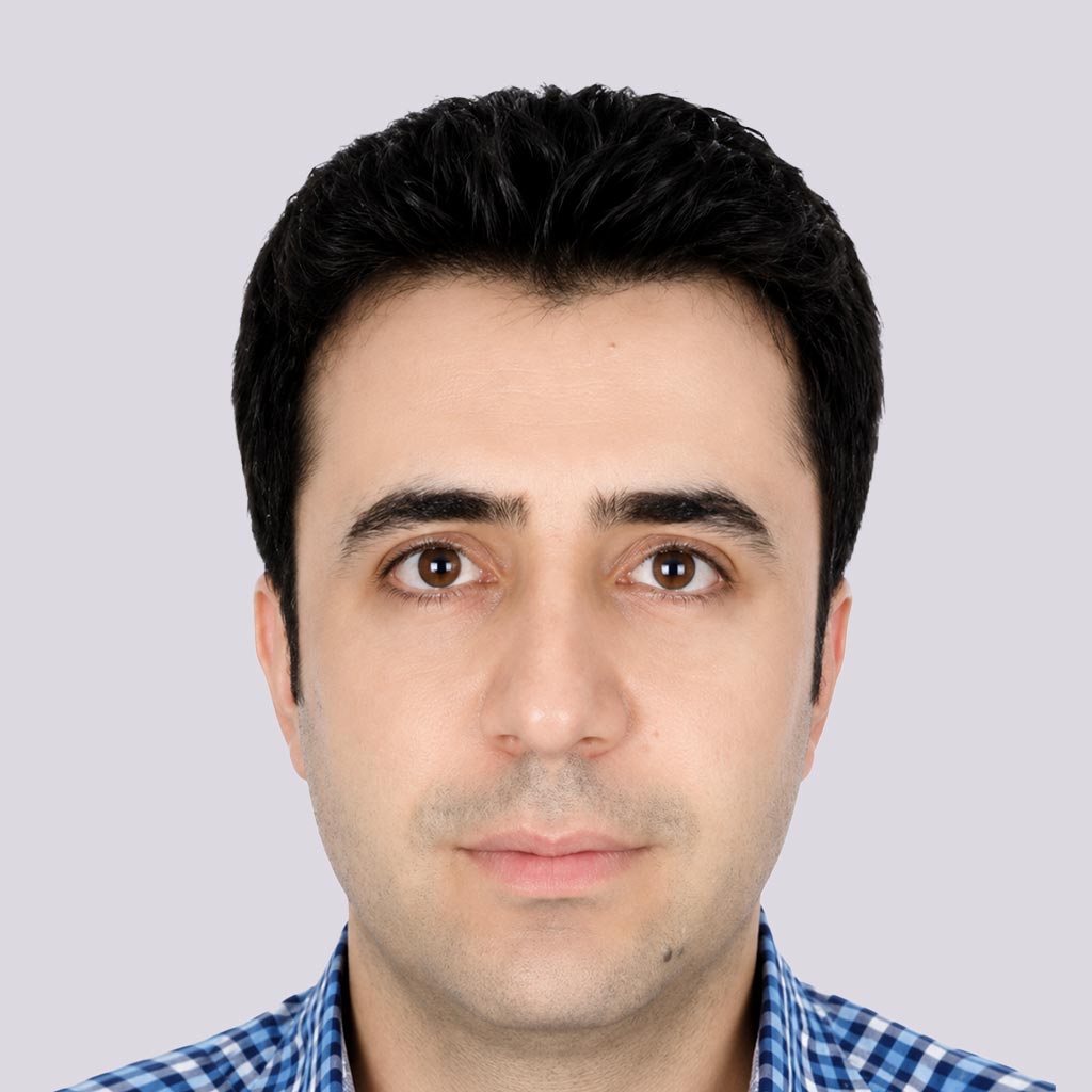 رضا اکبری